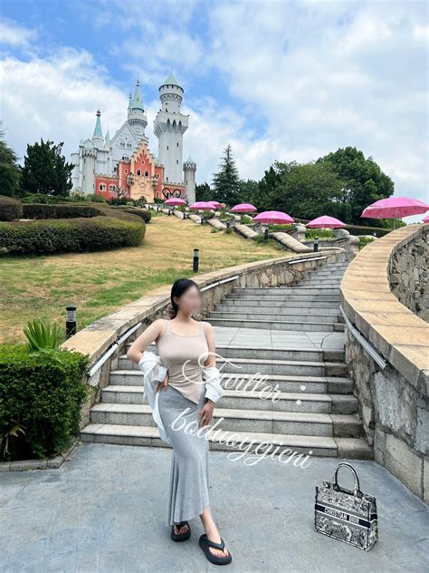 Posted by @boduoyejieni: 今天扮演一个美丽的少妇 .